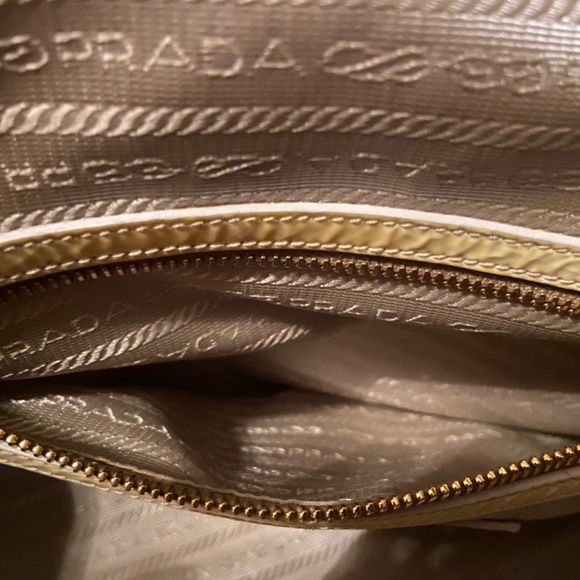 Large Prada travel bag pristine - Picture 8 of 16